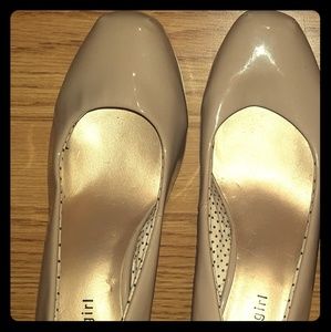 Steve Madden Cream- Colored Heels < gently used>